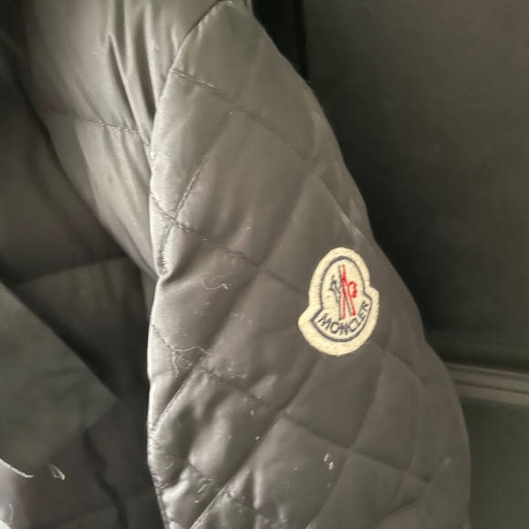 EMT 700 100% Authentic Moncler Down Coat with a detachable real fur collar - Picture 3 of 11